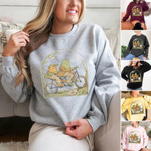 Laden Sie das Bild in den Galerie-Viewer, Sweatshirt mit Rundhalsausschnitt und Froschdruck