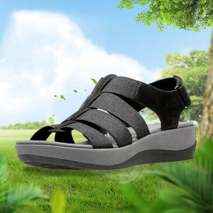 Leichte Plateausandalen mit Keilabsatz