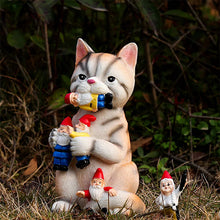 Laden Sie das Bild in den Galerie-Viewer, Katzenkratzzwerg Gartendekoration aus Kunstharz