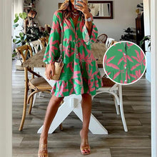 Laden Sie das Bild in den Galerie-Viewer, Kleid mit ausgestellten Ärmeln