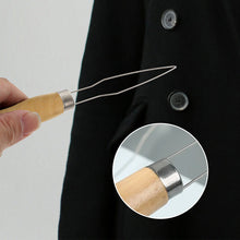 Laden Sie das Bild in den Galerie-Viewer, Praktische Knopfhakenhilfe