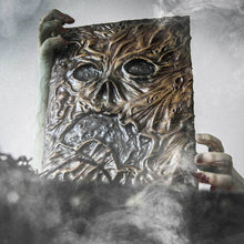 Laden Sie das Bild in den Galerie-Viewer, Necronomicon-Dekoration