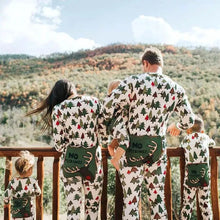 Laden Sie das Bild in den Galerie-Viewer, Grüner kleiner Weihnachtsbaum Print Familie Passender Onesie Pyjamas