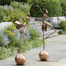 Laden Sie das Bild in den Galerie-Viewer, Tanzendes Gartenmädchen Statuen