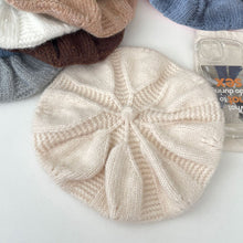 Laden Sie das Bild in den Galerie-Viewer, Handgestrickte Kürbismütze