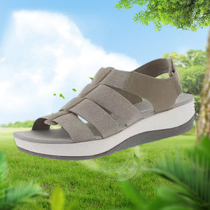 Leichte Plateausandalen mit Keilabsatz
