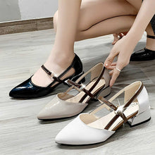 Laden Sie das Bild in den Galerie-Viewer, Sandalen mit spitzer Zehenpartie und niedrigem Absatz