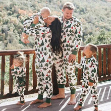 Laden Sie das Bild in den Galerie-Viewer, Grüner kleiner Weihnachtsbaum Print Familie Passender Onesie Pyjamas