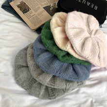 Laden Sie das Bild in den Galerie-Viewer, Handgestrickte Kürbismütze