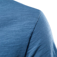 Laden Sie das Bild in den Galerie-Viewer, Einfarbiges T-Shirt aus Slub-Baumwolle mit V-Ausschnitt