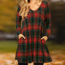 Laden Sie das Bild in den Galerie-Viewer, Lockeres Kleid mit weihnachtlichem kariertem Print