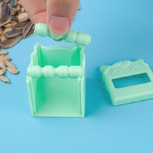 Laden Sie das Bild in den Galerie-Viewer, Melonenkern-Schäler