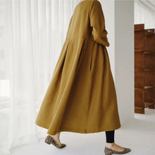 Laden Sie das Bild in den Galerie-Viewer, Einfarbiges Kleid mit Rundhalsausschnitt aus Baumwolle und Leinen