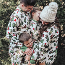 Laden Sie das Bild in den Galerie-Viewer, Grüner kleiner Weihnachtsbaum Print Familie Passender Onesie Pyjamas
