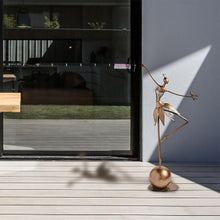 Laden Sie das Bild in den Galerie-Viewer, Tanzendes Gartenmädchen Statuen