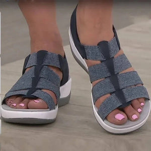 Leichte Plateausandalen mit Keilabsatz