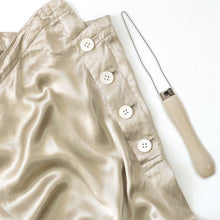 Laden Sie das Bild in den Galerie-Viewer, Praktische Knopfhakenhilfe