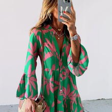 Laden Sie das Bild in den Galerie-Viewer, Kleid mit ausgestellten Ärmeln