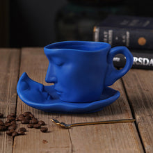 Laden Sie das Bild in den Galerie-Viewer, Kreative Exquisite Künstlerische Kuss-Kaffeetasse aus Keramik