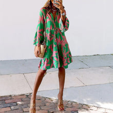 Laden Sie das Bild in den Galerie-Viewer, Kleid mit ausgestellten Ärmeln