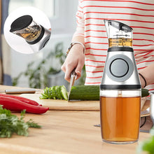 Laden Sie das Bild in den Galerie-Viewer, Ölflasche mit Messfunktion