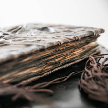 Laden Sie das Bild in den Galerie-Viewer, Necronomicon-Dekoration