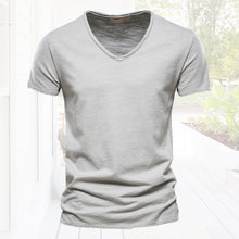Laden Sie das Bild in den Galerie-Viewer, Einfarbiges T-Shirt aus Slub-Baumwolle mit V-Ausschnitt