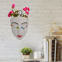 Laden Sie das Bild in den Galerie-Viewer, Wandmontierter Gesichtsblumentopf aus Kunstharz