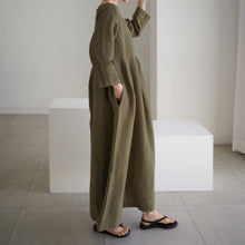 Laden Sie das Bild in den Galerie-Viewer, Einfarbiges Kleid mit Rundhalsausschnitt aus Baumwolle und Leinen