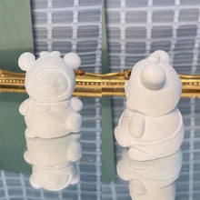Laden Sie das Bild in den Galerie-Viewer, Bär / Löwe handbemalt