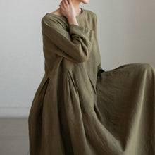 Laden Sie das Bild in den Galerie-Viewer, Einfarbiges Kleid mit Rundhalsausschnitt aus Baumwolle und Leinen