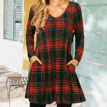 Laden Sie das Bild in den Galerie-Viewer, Lockeres Kleid mit weihnachtlichem kariertem Print