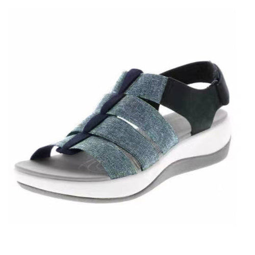 Leichte Plateausandalen mit Keilabsatz