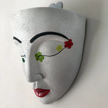 Laden Sie das Bild in den Galerie-Viewer, Wandmontierter Gesichtsblumentopf aus Kunstharz