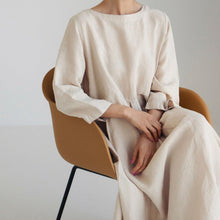 Laden Sie das Bild in den Galerie-Viewer, Einfarbiges Kleid mit Rundhalsausschnitt aus Baumwolle und Leinen