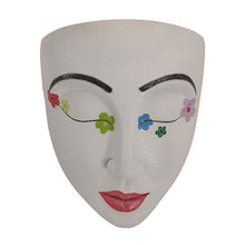 Laden Sie das Bild in den Galerie-Viewer, Wandmontierter Gesichtsblumentopf aus Kunstharz