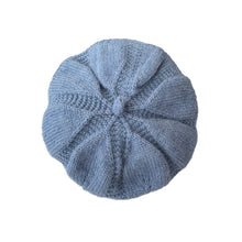 Laden Sie das Bild in den Galerie-Viewer, Handgestrickte Kürbismütze