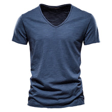 Laden Sie das Bild in den Galerie-Viewer, Einfarbiges T-Shirt aus Slub-Baumwolle mit V-Ausschnitt