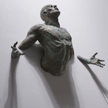 Laden Sie das Bild in den Galerie-Viewer, Dekorative Skulptur aus Harz