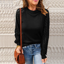 Laden Sie das Bild in den Galerie-Viewer, Damen Langärmliges T-Shirt mit Rundhalsausschnitt und Spitzeneinsatz