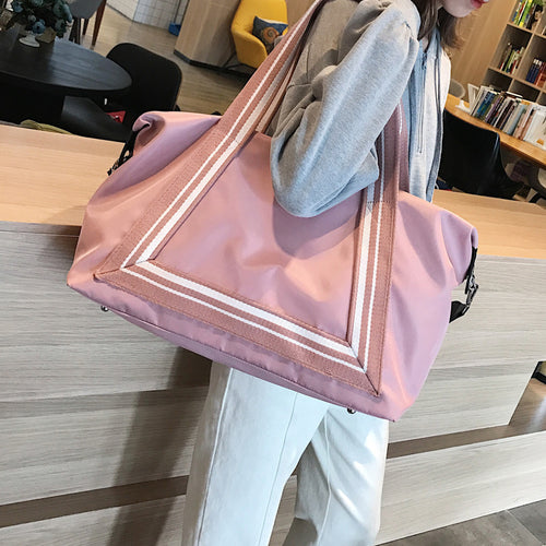 Sportliche Aufbewahrungstasche zur Nass- und Trockentrennung