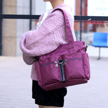 Laden Sie das Bild in den Galerie-Viewer, Damen wasserdichte Reisetasche aus Nylongewebe mit großer Kapazität