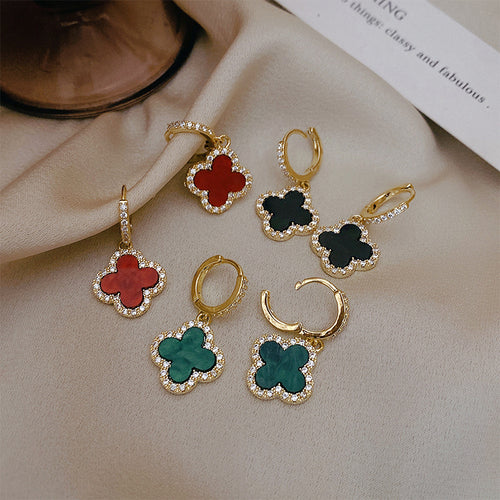 Schöne Ohrringe mit vierblättrigem Kleeblatt