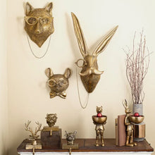 Laden Sie das Bild in den Galerie-Viewer, Anhänger aus Kunstharz mit Tierkopf