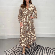 Laden Sie das Bild in den Galerie-Viewer, Bedrucktes Maxikleid mit Knöpfen