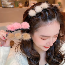 Laden Sie das Bild in den Galerie-Viewer, Entenschnabelclip aus Nerzfeder