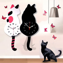 Laden Sie das Bild in den Galerie-Viewer, Wanduhr mit wedelndem Schwanz der Katze