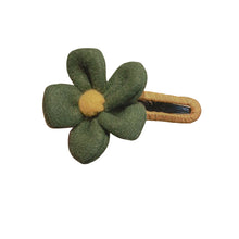 Laden Sie das Bild in den Galerie-Viewer, Elegante Plüsch-Blumen-Haarspange