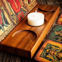 Laden Sie das Bild in den Galerie-Viewer, Tarot Kerzenhalter aus Holz