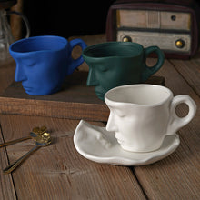 Laden Sie das Bild in den Galerie-Viewer, Kreative Exquisite Künstlerische Kuss-Kaffeetasse aus Keramik